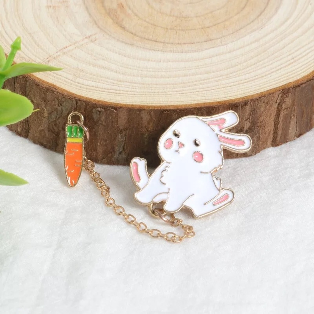 🎉 New White Bunny Rabbit & Dangling Carrot Pin